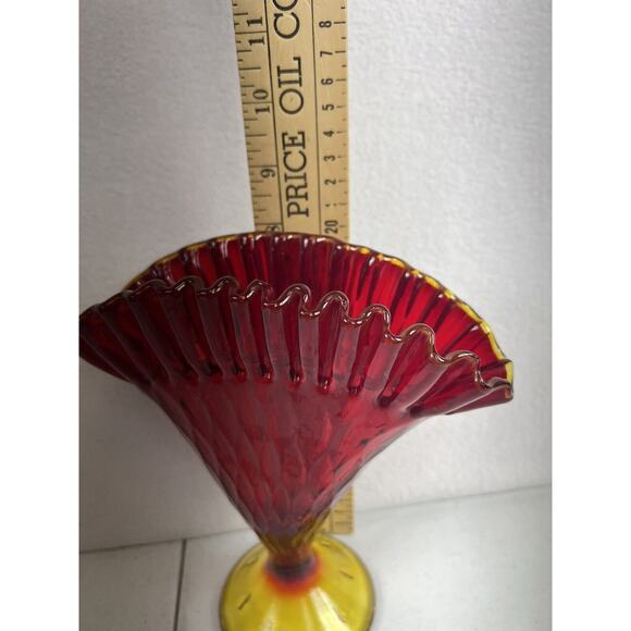 Italian‎ Vintage Amberina Glass Quilted Diamond Fan Vase / Ruffled Rim - Picture 3 of 3